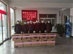 1月27日，聊城市水利工程總公司在黨總支書記、總經(jīng)理李令安的帶領(lǐng)下，來到了柳林鎮(zhèn)鎮(zhèn)政府，向柳林鎮(zhèn)5個(gè)村捐贈(zèng)電腦，以實(shí)際行動(dòng)助力柳林鎮(zhèn)鄉(xiāng)村振興。 捐贈(zèng)儀式在柳林鎮(zhèn)鎮(zhèn)政府舉