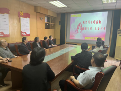 為了營造感恩母親、關(guān)愛母親、回報母親的良好氛圍，弘揚中華民族優(yōu)秀傳統(tǒng)文化，在母親節(jié)到來之際，聊城市水利工程總公司開展了 我為母親唱首歌活動。 活動現(xiàn)場，大家圍坐一團